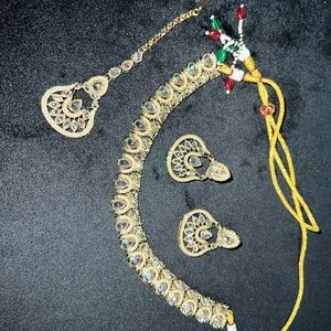 Necklace with earrings and tikka